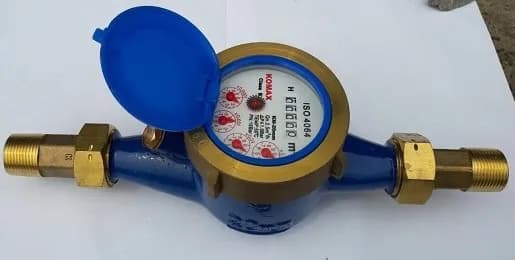 Đồng hồ đo nước Komax DN20 cấu tạo thân gang phi 27 nối ren