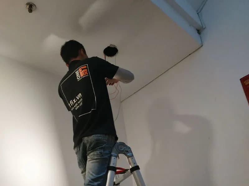 Thợ 1Fix sửa chữa chập điện âm trần tại nhà khách hàng
