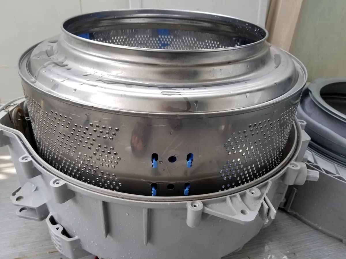 Lồng giặt sạch sáng bóng sau khi được đội ngũ 1Fix vệ sinh