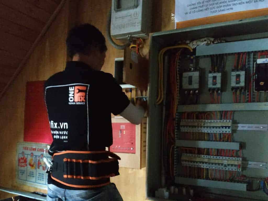 Giá Sửa Điện Tại TPHCM 2026 - Số Liệu Thực Tế Từ 243 Đơn Hàng