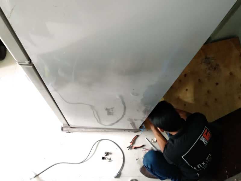 Sửa chữa board mạch tủ lạnh đòi hỏi chuyên môn và dụng cụ chuyên dụng