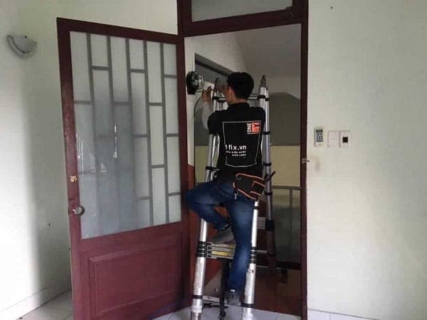 Đồng hồ điện quay nhanh bất thường có thể là dấu hiệu của rò rỉ điện, gây thất thoát năng lượng.