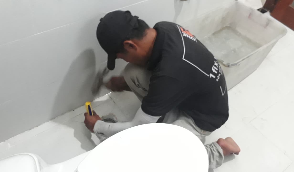 Bồn Cầu Bị Bốc Mùi Hôi? Cách Xử Lý Triệt Để Tại Nhà