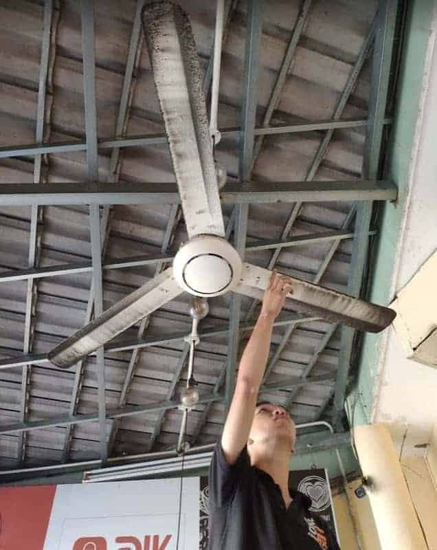 Vệ Sinh Quạt Trần Tại Nhà: Mẹo Nhanh Cho Người Bận Rộn