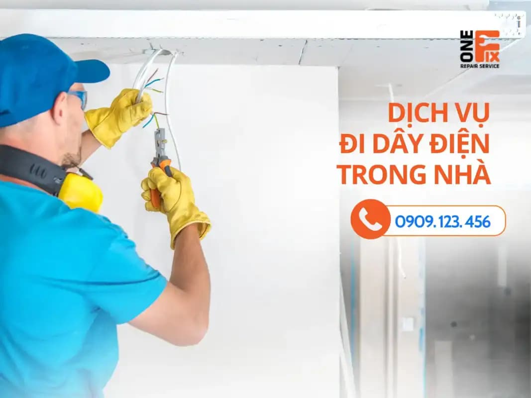 Thợ điện 1Fix đang thi công đi dây điện âm tường chuyên nghiệp cho một công trình tại TPHCM.