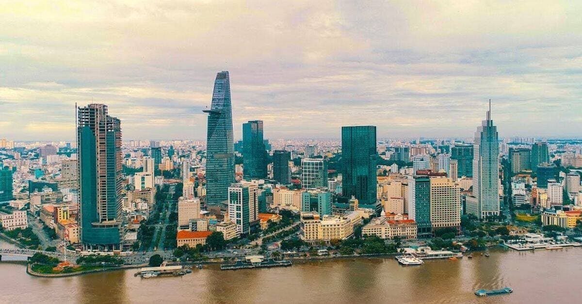 Hệ thống điện phức tạp và tiềm ẩn rủi ro tại Quận 1