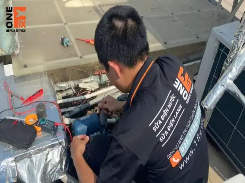 Đội ngũ thợ 1Fix chuyên nghiệp xử lý các lỗi phức tạp của máy bơm nước