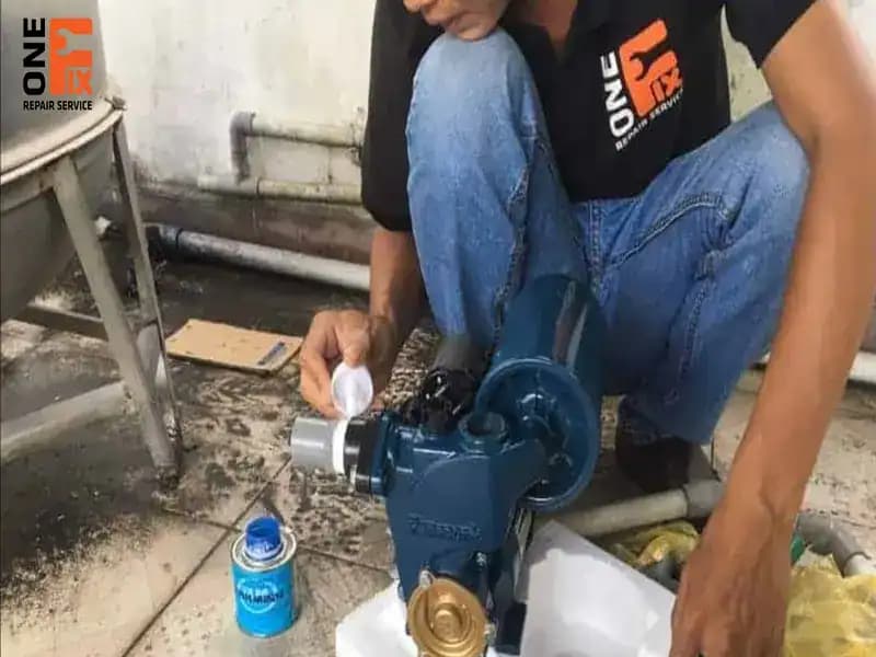 Hoàn tất sửa chữa, kiểm tra máy bơm hoạt động ổn định trước khi bàn giao cho khách hàng tại quận 10.