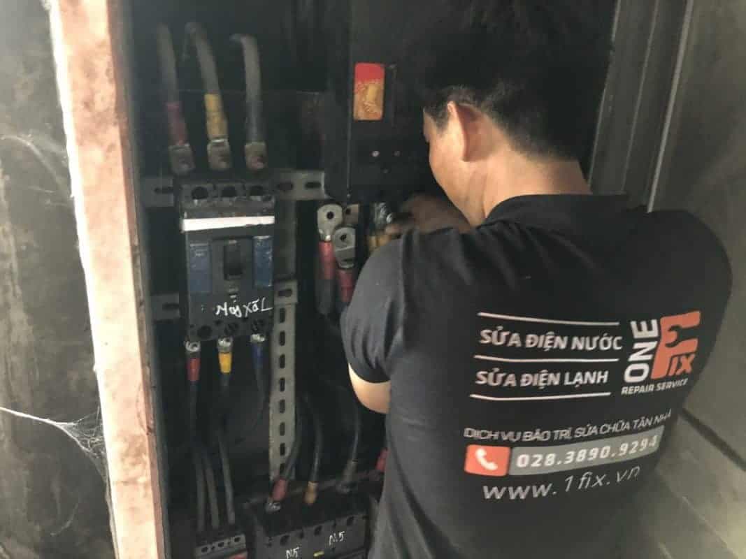 So sánh trực quan giữa điện áp và cường độ dòng điện