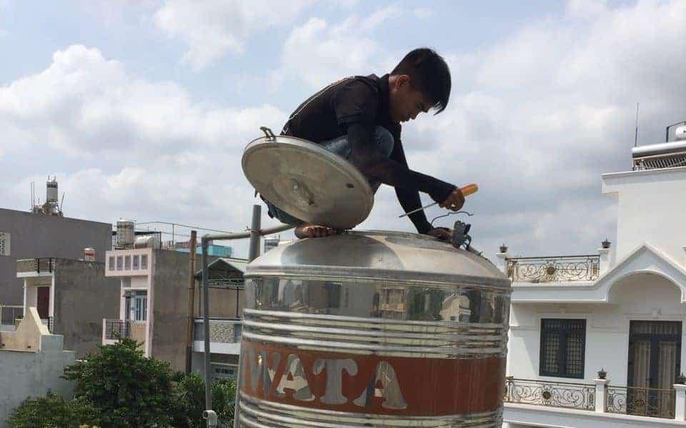 Hình ảnh chi tiết một bộ phao điện chống tràn nước chất lượng cao, sẵn sàng để lắp đặt.