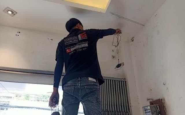 Kiểm tra và sửa chữa hệ thống điện trần nhà