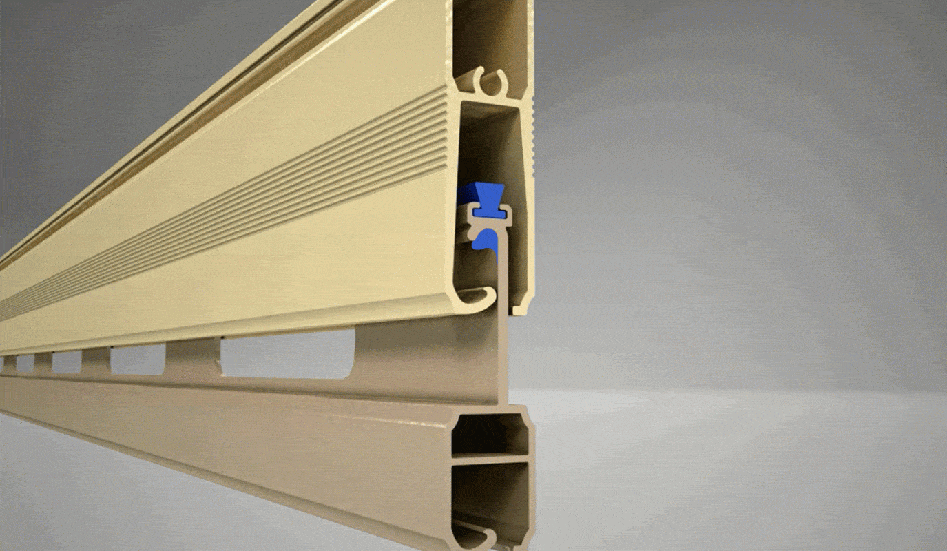 Lắp đặt cửa cuốn có tính năng đảo chiều và còi báo động để tăng cường an toàn.