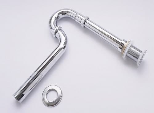 Thợ 1Fix đang lắp đặt con thỏ chống hôi cho khách hàng