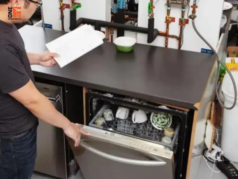 Kiểm tra ngoại quan máy rửa bát và các phụ kiện đi kèm trước khi lắp đặt