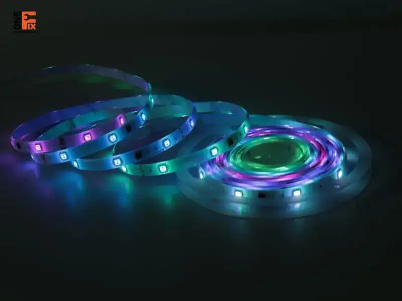 Đèn LED dây linh hoạt, dễ dàng lắp đặt cho viền tủ và các góc hẹp.