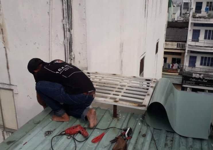 Lắp đặt quả cầu thông gió trên mái tôn để tăng cường đối lưu không khí