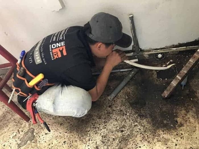 Các loại dung dịch và bột khử mùi hôi cống phổ biến trên thị trường.