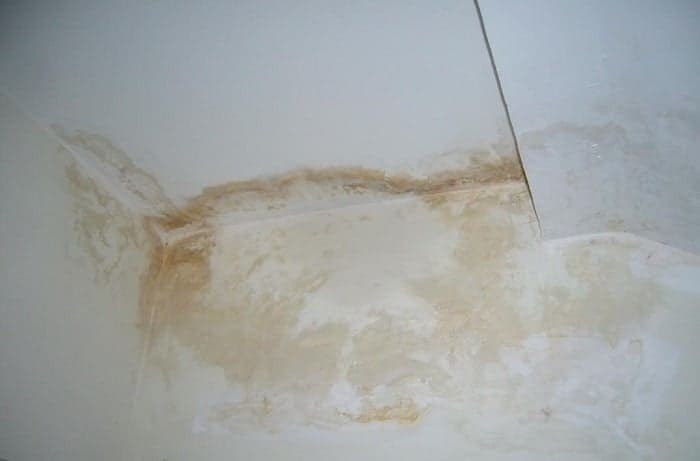 Bề mặt trần nhà sau khi được chống thấm bằng Sika phẳng mịn và bền chắc.