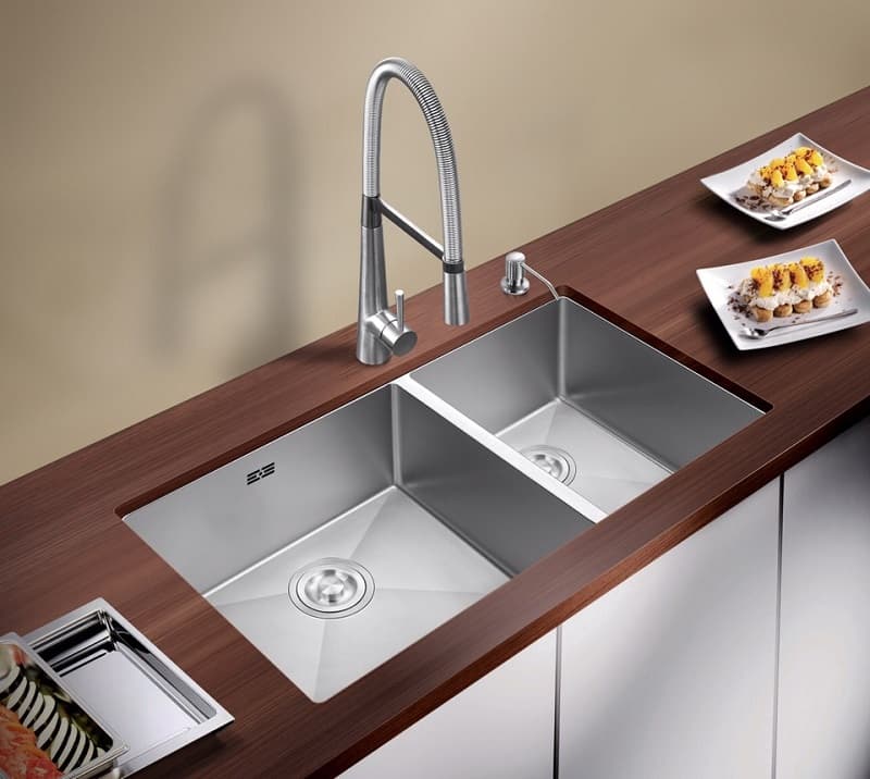 Bồn rửa chén âm bàn mang lại vẻ đẹp liền mạch và sang trọng cho căn bếp.