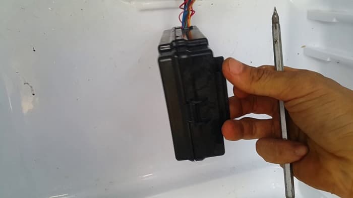 Tủ Lạnh Bị Mất Điện Đột Ngột: Nguyên Nhân & Cách Sửa