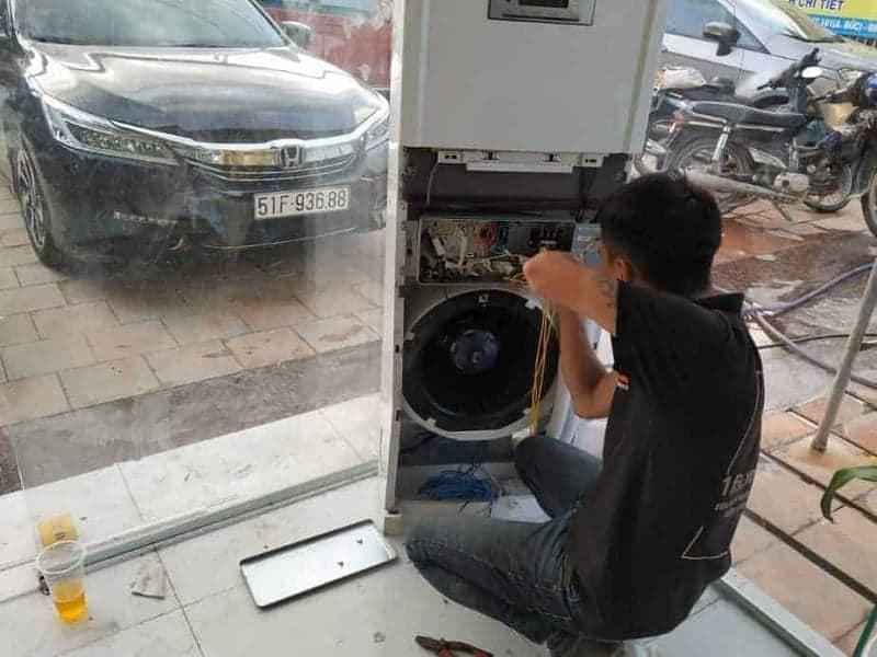 Thay Dàn Lạnh Tủ Lạnh Giá Mới Nhất 2026 Tại TPHCM