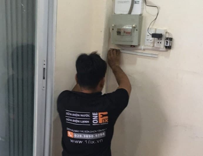 Hệ thống dây điện phức tạp trong gia đình tiềm ẩn nhiều nguy cơ đứt, chập.