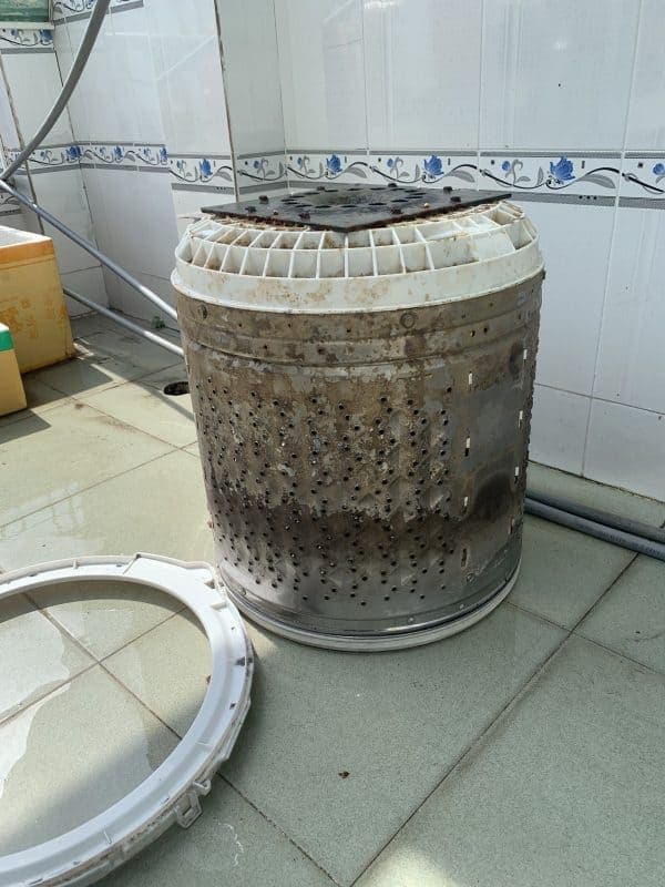 Hoàn tất lắp đặt, thợ 1Fix kiểm tra lần cuối và hướng dẫn khách hàng sử dụng.