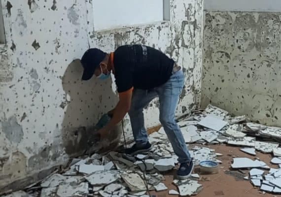 Một bức tường phòng tắm hoàn thiện sau khi được đội ngũ 1Fix thi công, thể hiện sự chuyên nghiệp, sạch sẽ và thẩm mỹ cao.