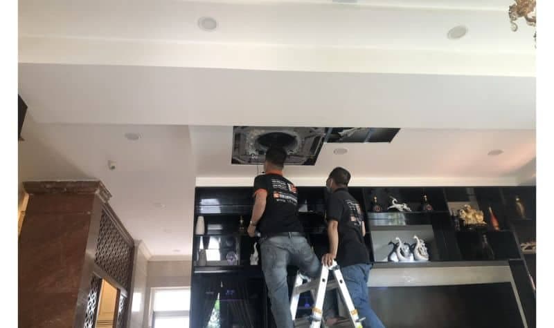 Lắp đặt tấm thạch cao chuyên dụng có khả năng chống cháy lan.