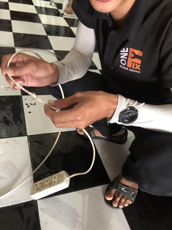 Kìm bấm cos điện là dụng cụ không thể thiếu của thợ điện chuyên nghiệp.