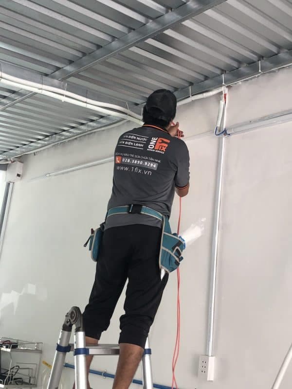 Phát hiện sớm và xử lý rò rỉ nước từ bình nóng lạnh giúp ngăn ngừa hư hỏng và nguy hiểm chập điện.