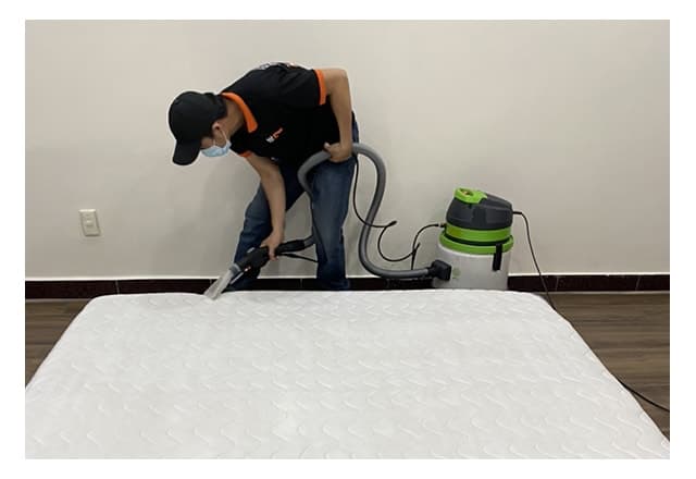 Kết quả sau khi giặt nệm tại nhà quận Bình Tân, bề mặt nệm sạch sẽ và sáng màu hơn.