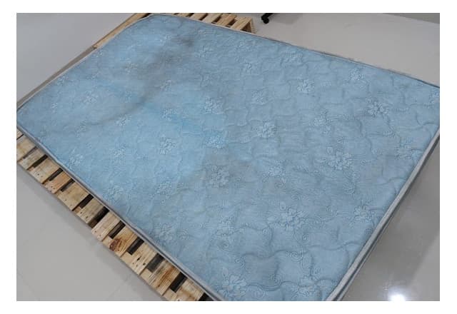 Hình ảnh chiếc nệm sạch sẽ, thơm tho sau khi được đội ngũ 1Fix giặt và khử khuẩn.