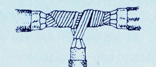 Vặn xoắn lần lượt từng phần của dây nhánh quanh dây chính theo chiều ngược nhau