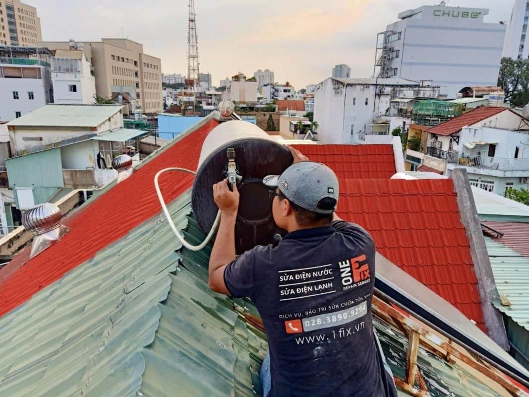 Bình nóng lạnh tự nhảy aptomat: Nguyên nhân & Cách xử lý