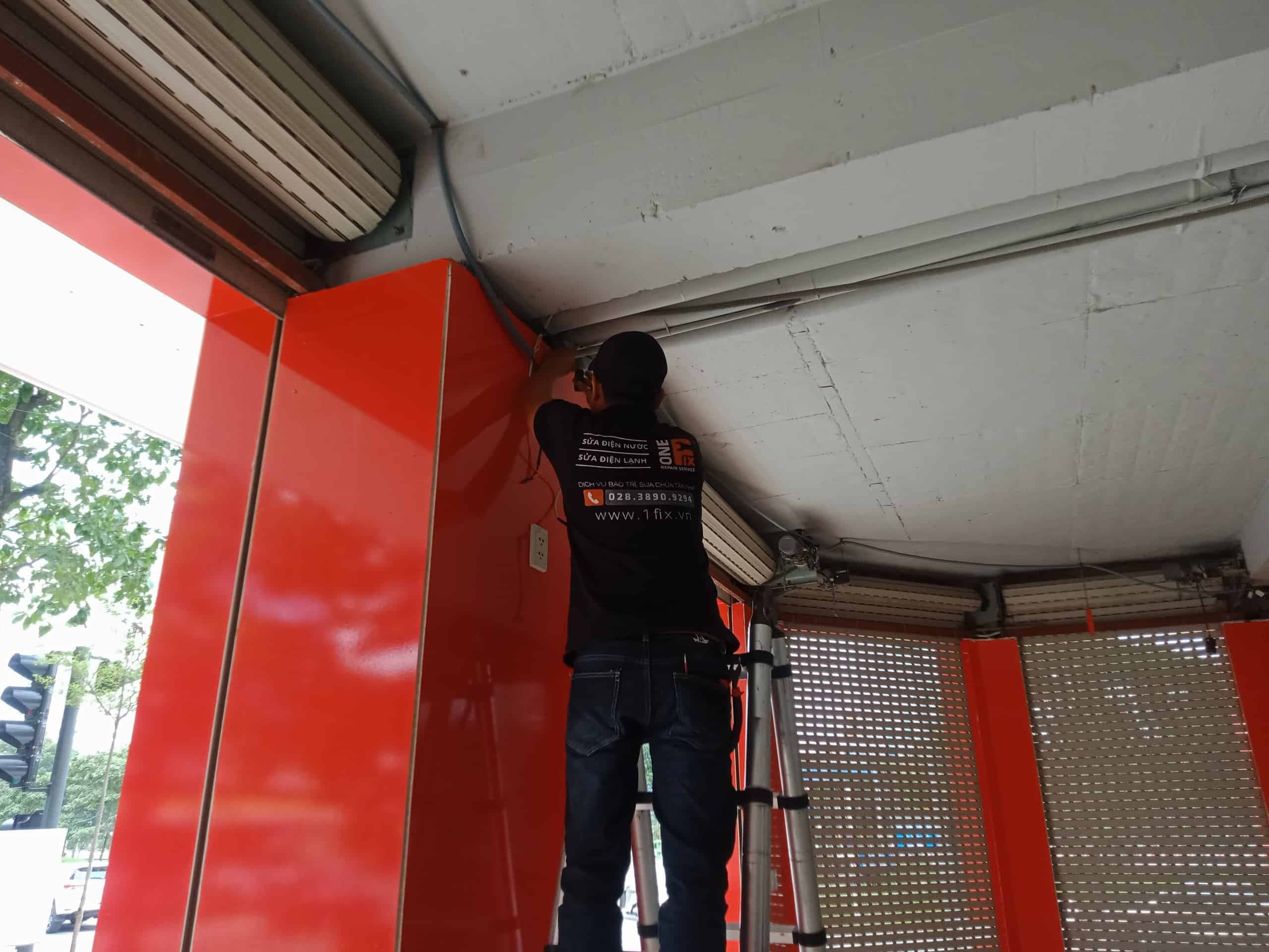 Cách Sửa Cửa Nhôm Kính Bị Kẹt Tại Nhà TPHCM