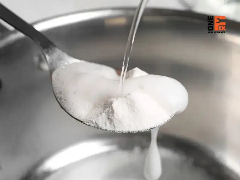 Sử dụng baking soda và giấm là giải pháp tự nhiên để làm sạch cặn khoáng