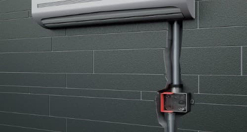 Ống thoát nước điều hòa cần được lắp đặt đảm bảo độ dốc và đường đi thẳng.