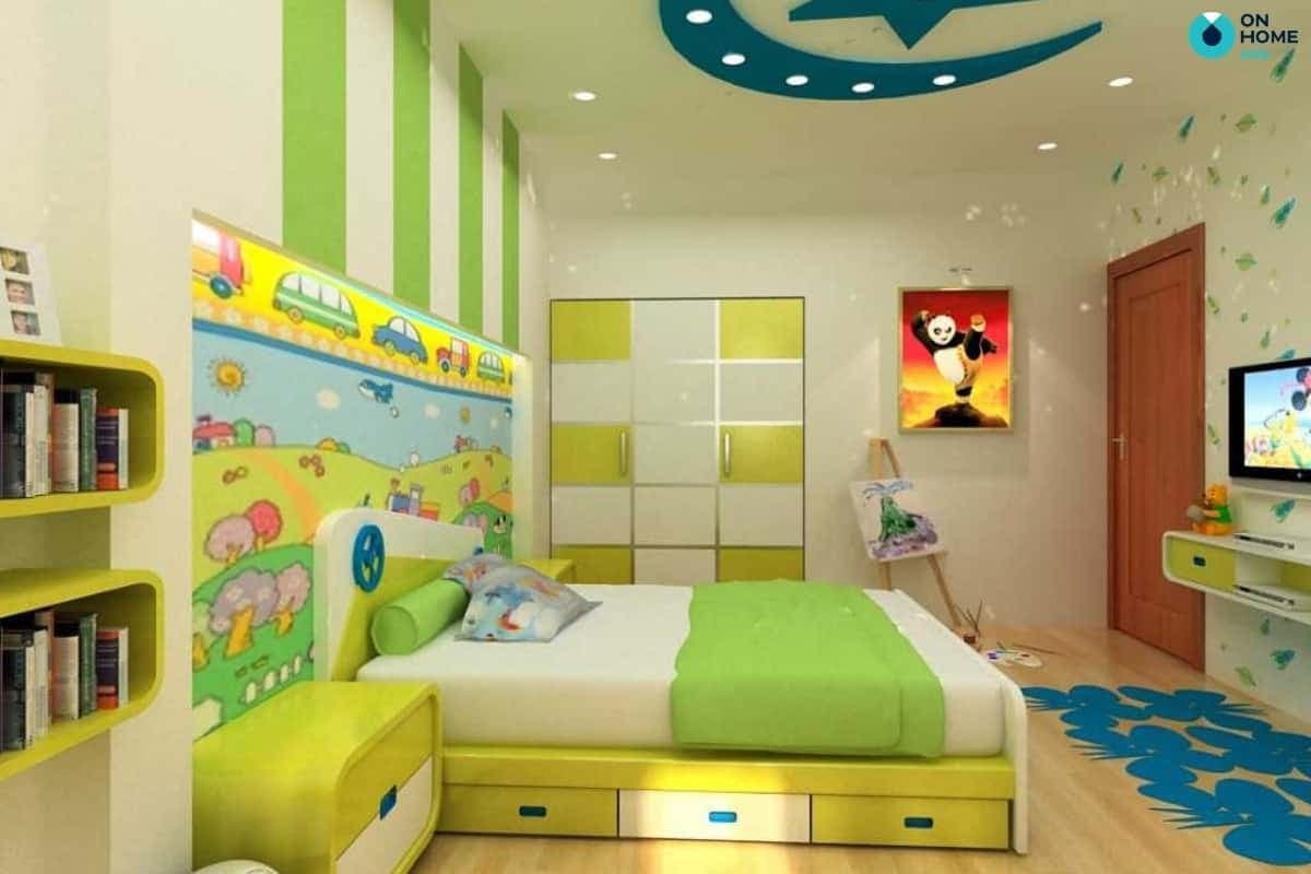 Góc học tập trong phòng ngủ bé trai được bố trí gọn gàng, đủ ánh sáng với bàn học và kệ sách tiện lợi.