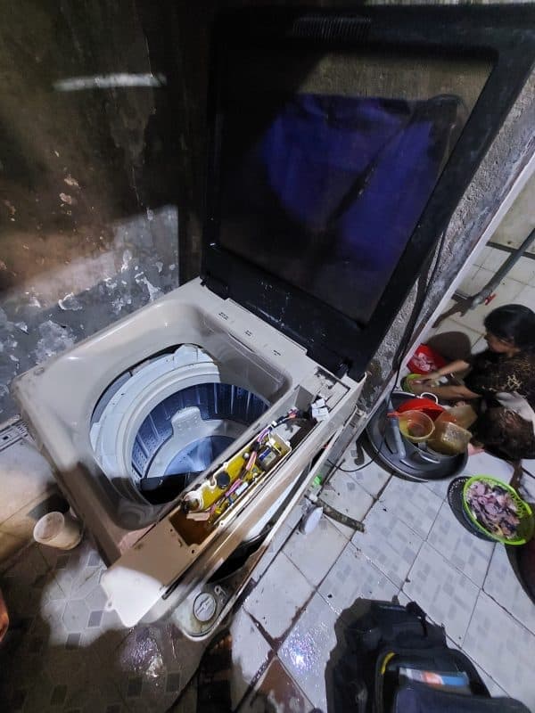 Máy giặt bị khoá không mở được cửa? Mẹo hay tại nhà