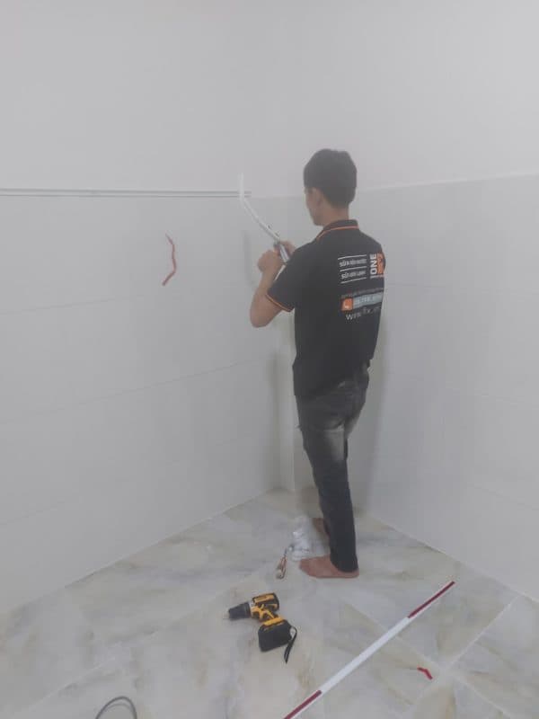 Hướng Dẫn Khoan Tường Bắt Tắc Kê [2026]