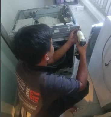 Máy giặt Aqua không lên nguồn? Nguyên nhân & Cách Khắc Phục