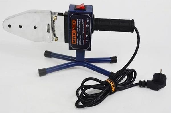 Máy hàn nhiệt Maxpro MPPW800 với nhiều đầu hàn đi kèm, phù hợp cho nhiều kích cỡ ống nước.