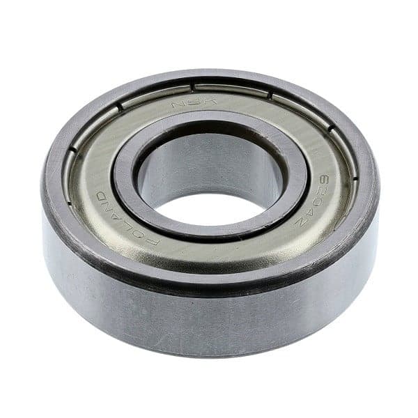 Kỹ thuật viên 1Fix đang thực hiện thao tác thay thế linh kiện máy giặt.