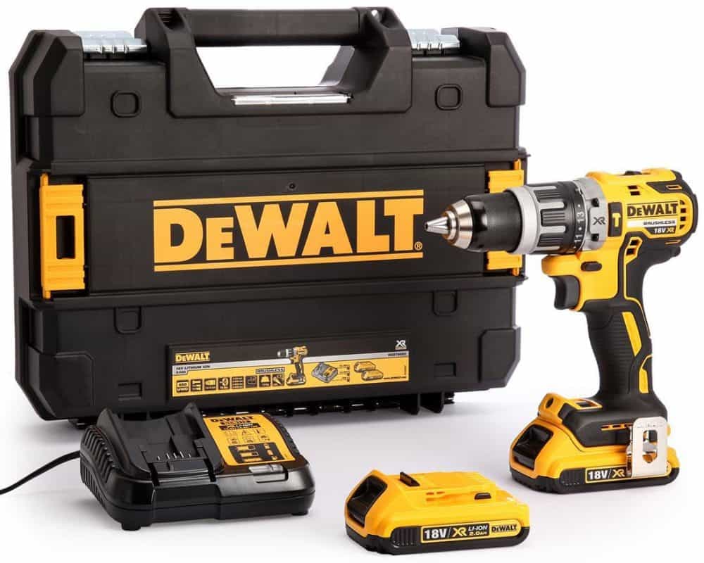 Máy khoan pin Dewalt dòng cao cấp với chế độ búa, sẵn sàng xử lý các vật liệu cứng như bê tông.