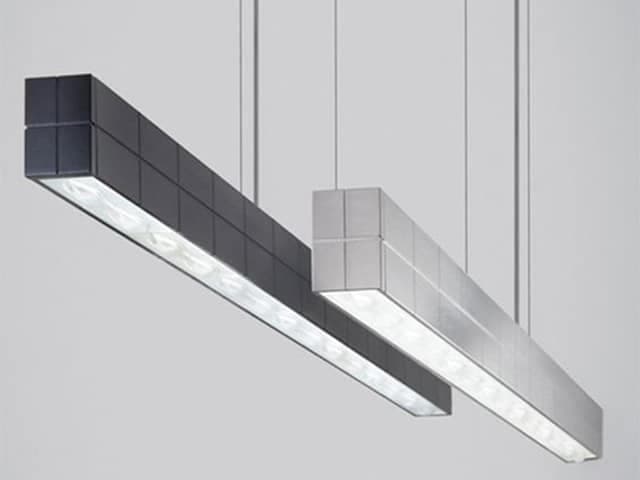 Chuẩn bị bộ đèn thả trần và các phụ kiện đi kèm trước khi lắp đặt.