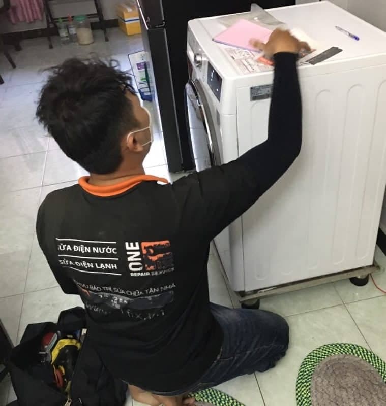 Thợ 1Fix kiểm tra và sửa máy sấy quần áo không nóng tại nhà TPHCM