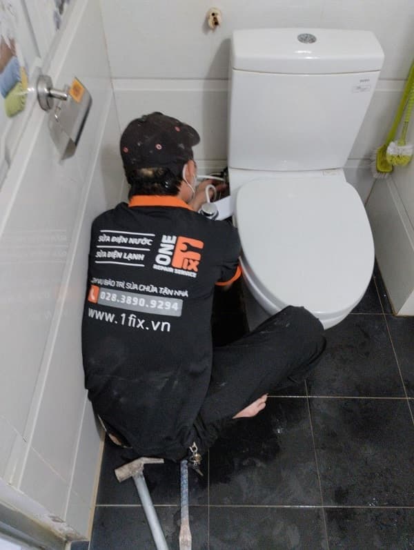 Sửa Nắp Bồn Cầu Rơi Êm Toto Tại TPHCM