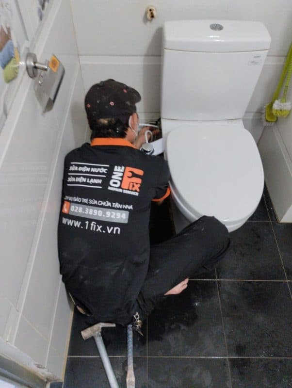 Cách lắp nắp bồn cầu liền khối đơn giản tại nhà