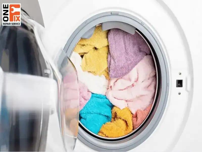 Quần áo ướt sũng và có mùi hôi là hậu quả trực tiếp của việc máy giặt không vắt.